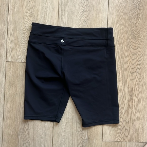 Lululemon biker shorts size 8 9” inseam low rise - Picture 2 of 5